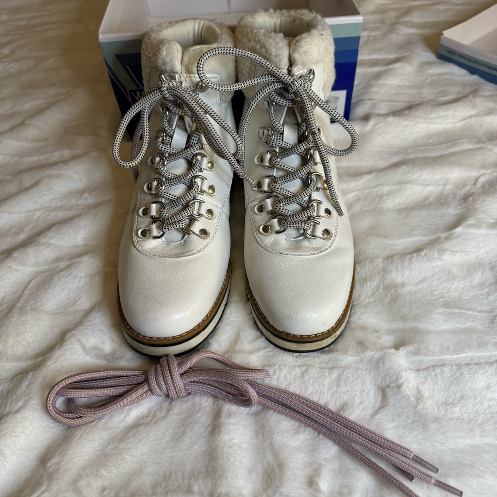 White Mountain Cozy winter booties. Size 7.5